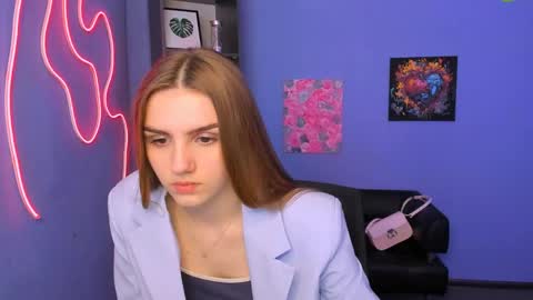 Emma online show from April 17, 2:09 pm