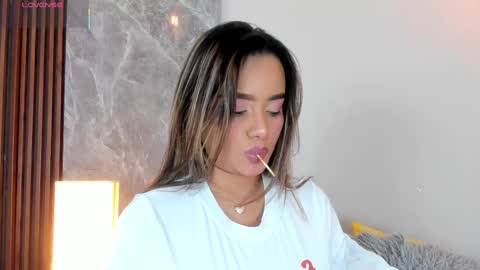 Snapshot of emma_hunter_ chatting on October 25, 3:58 am Emma online show from October 25, 3:58 am