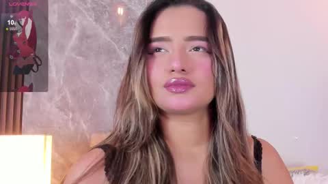 Snapshot of emma_hunter_ chatting on November 7, 4:12 am Emma online show from November 7, 4:12 am