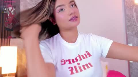 Snapshot of emma_hunter_ chatting on November 9, 4:00 am Emma online show from November 9, 4:00 am