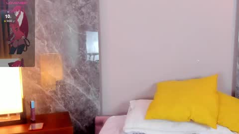 Snapshot of emma_hunter_ chatting on November 23, 4:12 am Emma online show from November 23, 4:12 am