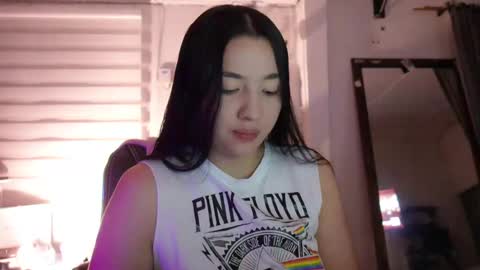 emma_johnson_ online show from December 13, 2:32 am