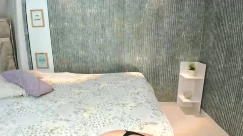 Snapshot of emma_johnsson1 chatting on December 15, 5:44 am emma_johnsson1 online show from December 15, 5:44 am