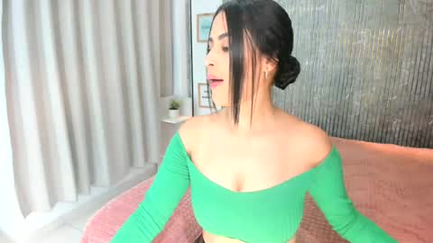Snapshot of emma_johnsson1 chatting on July 24, 7:17 am emma_johnsson1 online show from July 24, 7:17 am