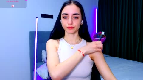 Snapshot of emma_jordan chatting on April 8, 3:01 pm Emma online show from April 8, 3:01 pm