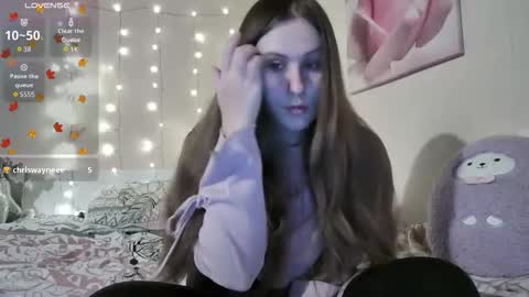 emma_just online show from November 1, 8:05 am