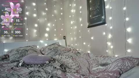 emma_just online show from April 18, 8:07 am