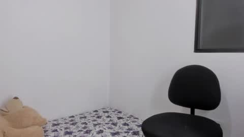 Snapshot of emma_lean chatting on May 23, 2:06 am whises lits online show from May 23, 2:06 am