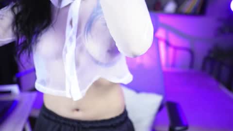 Snapshot of emma_lirys chatting on October 9, 4:43 am Emma online show from October 9, 4:43 am