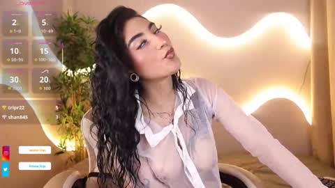 Snapshot of emma_lirys chatting on October 17, 4:37 am Emma online show from October 17, 4:37 am