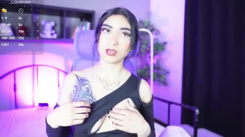 Snapshot of emma_lirys chatting on October 19, 5:08 am Emma online show from October 19, 5:08 am