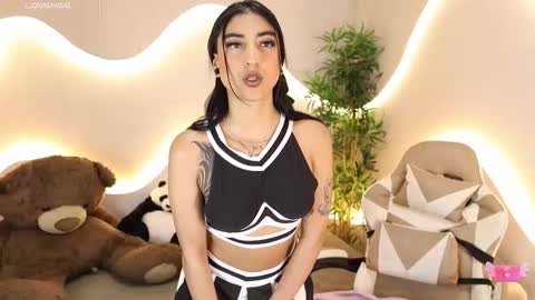 Snapshot of emma_lirys chatting on November 4, 4:44 am Emma online show from November 4, 4:44 am