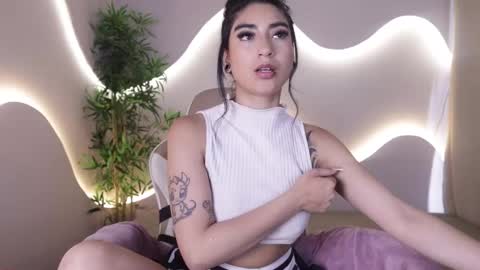 Snapshot of emma_lirys chatting on November 27, 5:04 pm Emma online show from November 27, 5:04 pm