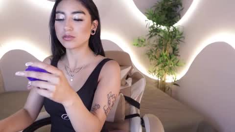 Snapshot of emma_lirys chatting on December 1, 4:50 am Emma online show from December 1, 4:50 am