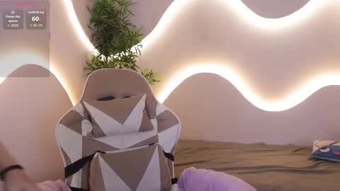 Snapshot of emma_lirys chatting on December 15, 5:12 am Emma online show from December 15, 5:12 am