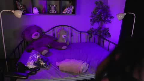 Emma online show from March 8, 2:04 am