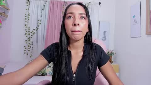 Emma online show from March 1, 7:15 pm