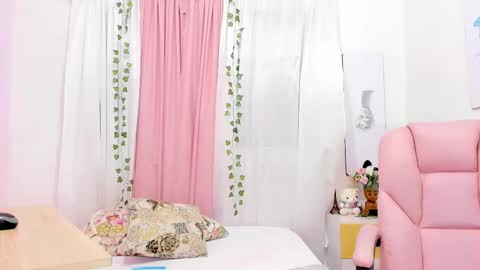 Emma online show from March 12, 7:17 pm