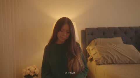 emma_lu1 online show from March 8, 4:33 pm