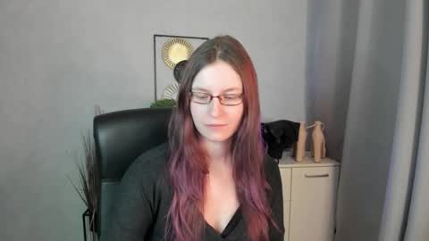 emma online show from April 10, 6:12 pm