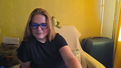 Snapshot of emma_misty_ chatting on September 22, 2:19 pm emma_misty_ online show from September 22, 2:19 pm