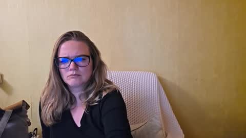 Snapshot of emma_misty_ chatting on October 6, 3:42 pm emma_misty_ online show from October 6, 3:42 pm