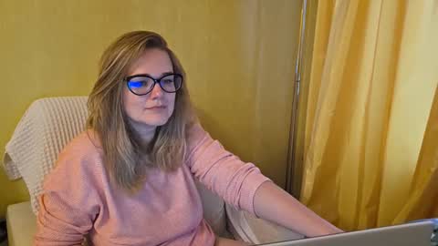 Snapshot of emma_misty_ chatting on October 13, 2:06 pm emma_misty_ online show from October 13, 2:06 pm