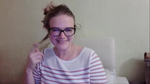 Snapshot of emma_misty_ chatting on October 16, 5:47 pm emma_misty_ online show from October 16, 5:47 pm