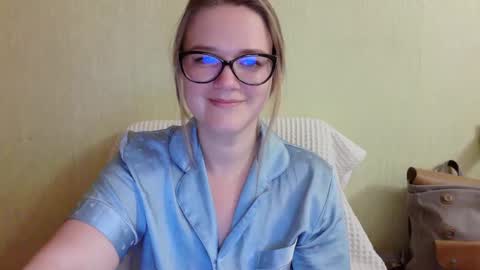 Snapshot of emma_misty_ chatting on October 18, 5:35 pm emma_misty_ online show from October 18, 5:35 pm