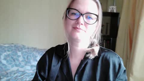 Snapshot of emma_misty_ chatting on October 21, 7:53 am emma_misty_ online show from October 21, 7:53 am