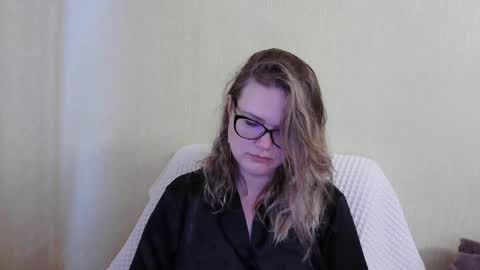 Snapshot of emma_misty_ chatting on November 7, 11:43 am emma_misty_ online show from November 7, 11:43 am