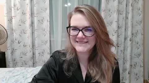 Snapshot of emma_misty_ chatting on December 2, 6:03 pm emma_misty_ online show from December 2, 6:03 pm