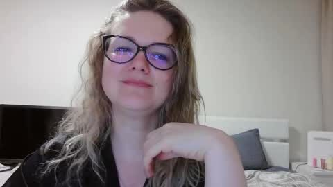 Snapshot of emma_misty_ chatting on February 3, 8:14 pm emma_misty_ online show from February 3, 8:14 pm