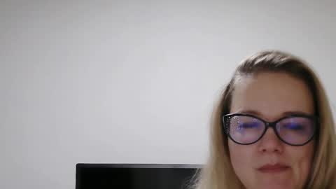 Snapshot of emma_misty_ chatting on February 13, 8:05 pm emma_misty_ online show from February 13, 8:05 pm