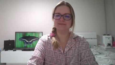 Snapshot of emma_misty_ chatting on March 3, 8:37 pm emma_misty_ online show from March 3, 8:37 pm