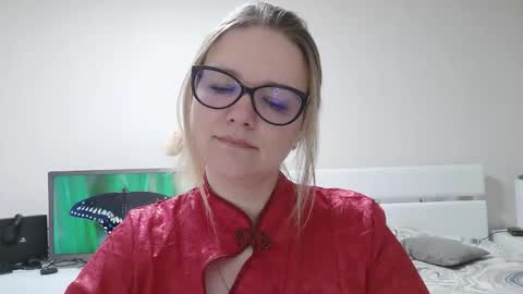 Snapshot of emma_misty_ chatting on March 16, 8:57 pm emma_misty_ online show from March 16, 8:57 pm