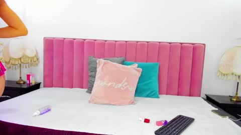 Emma online show from November 10, 8:30 pm