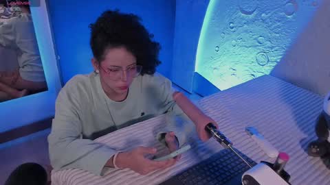     online show from February 6, 10:04 am