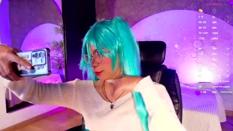 Snapshot of emma_nakamura chatting on April 25, 10:29 am online show from April 25, 10:29 am