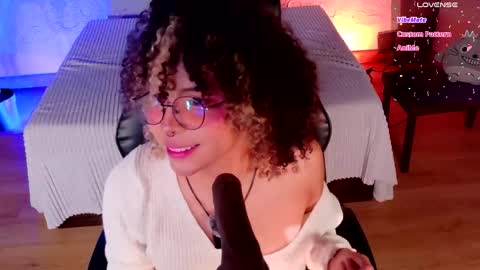 Snapshot of emma_nakamura chatting on May 21, 10:11 am online show from May 21, 10:11 am