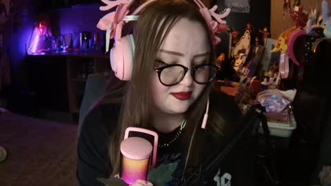 Snapshot of emma_razoom chatting on March 28, 9:58 pm Emma Razumovskaya online show from March 28, 9:58 pm