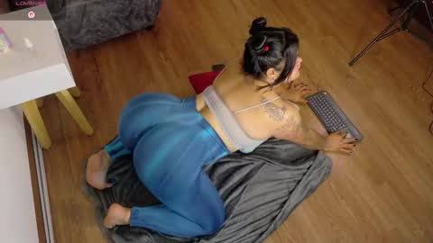 emma online show from April 21, 11:27 am