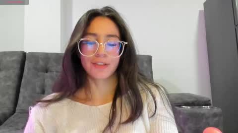 Snapshot of emma_sandovaal chatting on May 18, 4:07 am Emma online show from May 18, 4:07 am