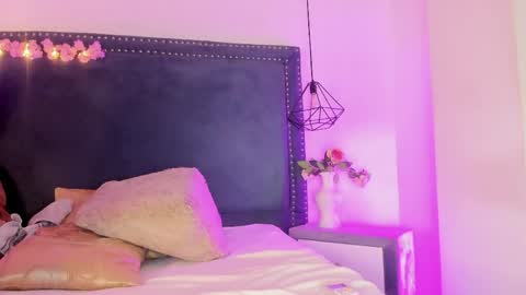 emma_saylor online show from April 18, 7:51 pm