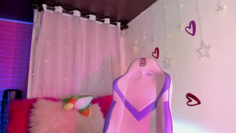 EMMA  online show from March 5, 9:48 pm