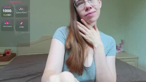 Snapshot of emma_stardust_ chatting on November 22, 5:39 am Emma-milky-tits online show from November 22, 5:39 am