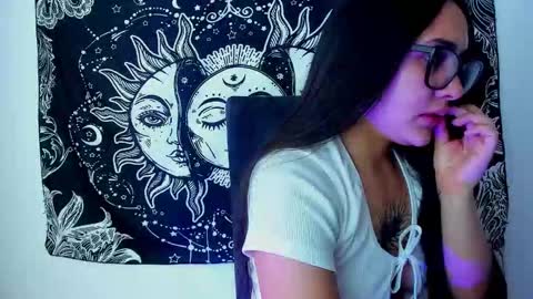 Emma online show from November 12, 8:30 pm