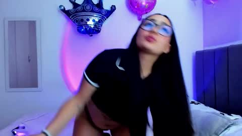 Snapshot of emma_timli1 chatting on January 8, 1:19 am Emma online show from January 8, 1:19 am