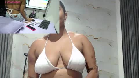 emma_trons_ online show from August 4, 1:31 am