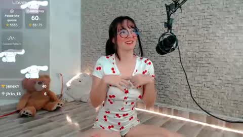 Snapshot of emma_unu chatting on July 26, 2:53 am Emma online show from July 26, 2:53 am